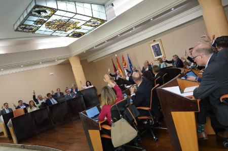 Imagen El Pleno de la Diputación de Segovia aprueba, por unanimidad, una moción para reivindicar la mejora en el transporte público en la...
