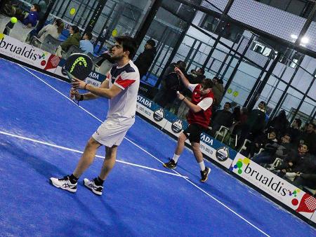 Imagen El Circuito Provincial de Pádel Indoor dio inicio a una nueva edición con una emocionante final masculina, que terminó con la victoria de Víctor López y Nicolás Sáinz